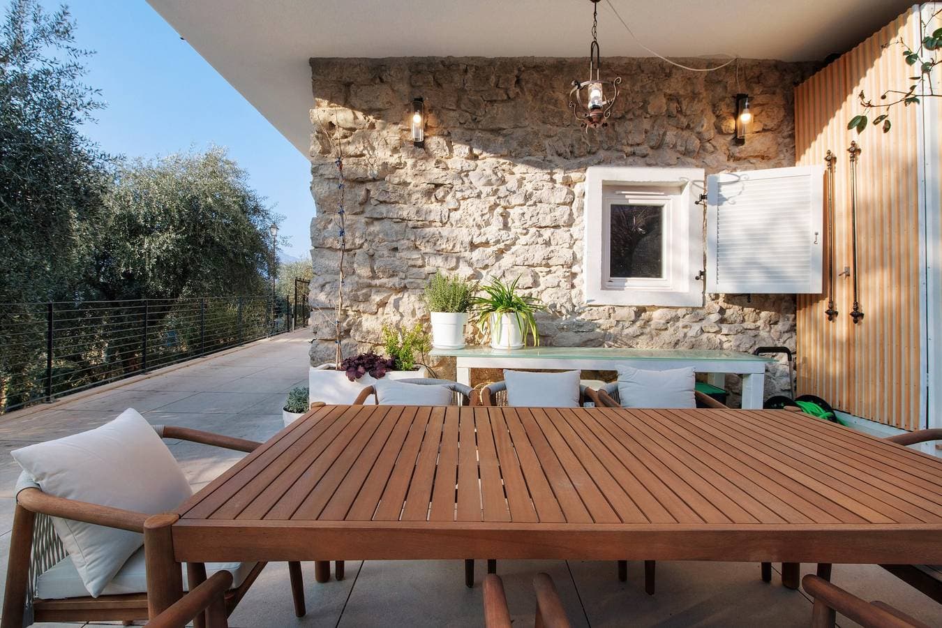 Foto 7 von 21: Suite Schlafzimmer (21 m2) mit gemeinsamer Terrasse, Sauna und Blick auf den Olivengarten