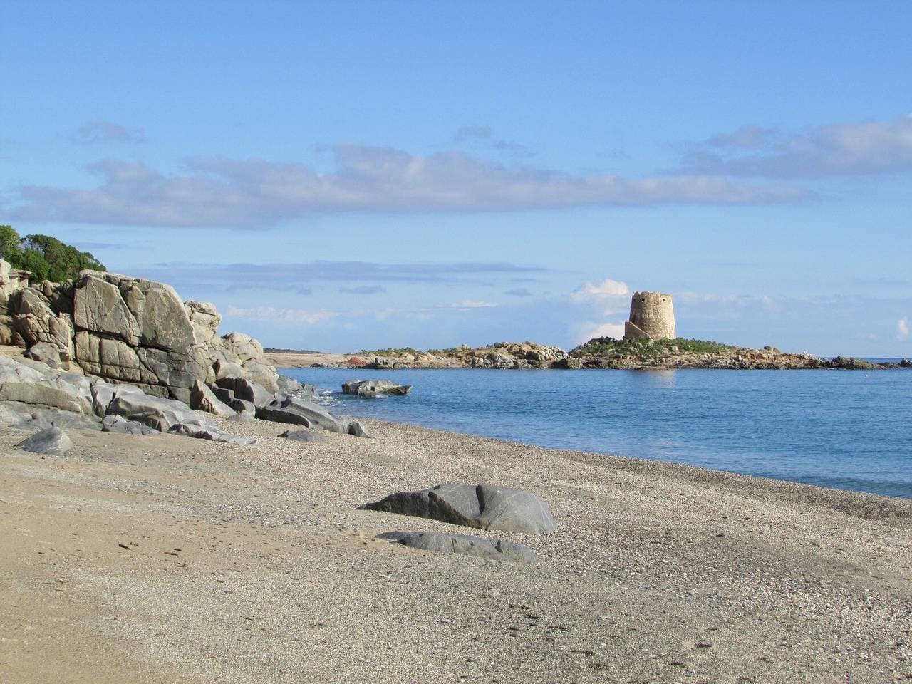 Foto 3 von 36: Ferienhaus 'Sa Figumoru Relax Mare' mit Bergblick und Klimaanlage