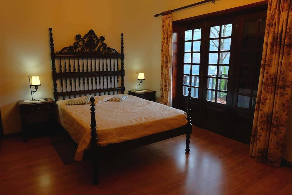 Foto 2 von 30: Ferienhaus mit privatem Pool, Blick auf Berge und Damm-Free WiFi