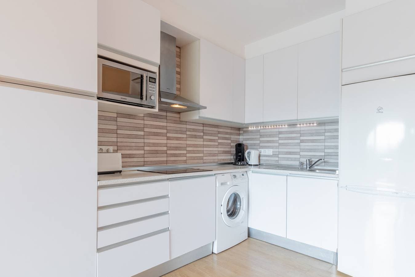 Foto 8 von 22: Gut ausgestatteter 1-Zimmer-Bungalow mit Bergblick, Pool, WLAN und Terrasse