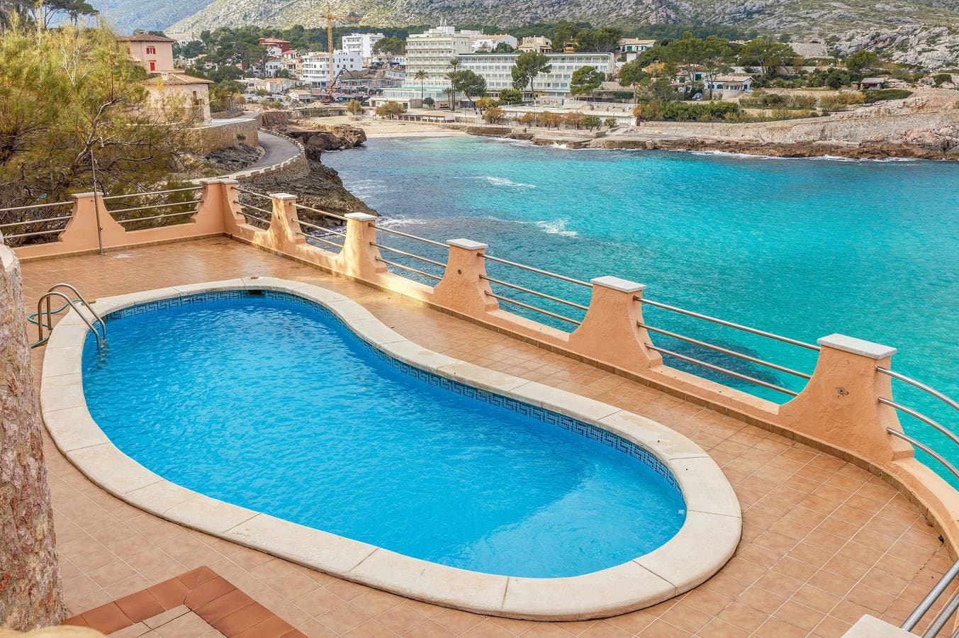 Foto 3 von 25: Modernes Ferienapartment mit Meerblick, Pool, Balkonen, Klimaanlage und WLAN