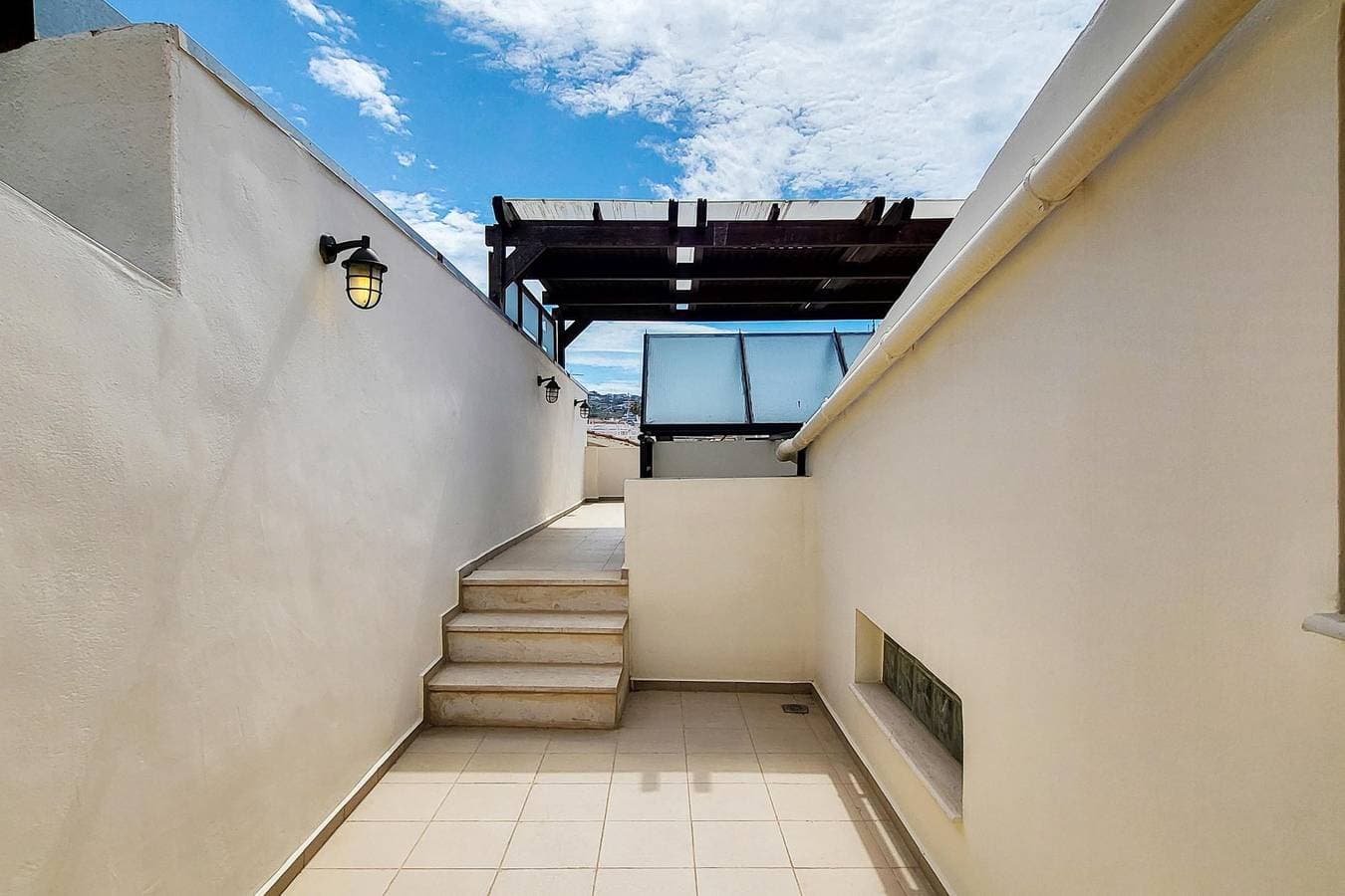 Foto 5 von 43: Ferienwohnung für 6 Personen mit Terrasse