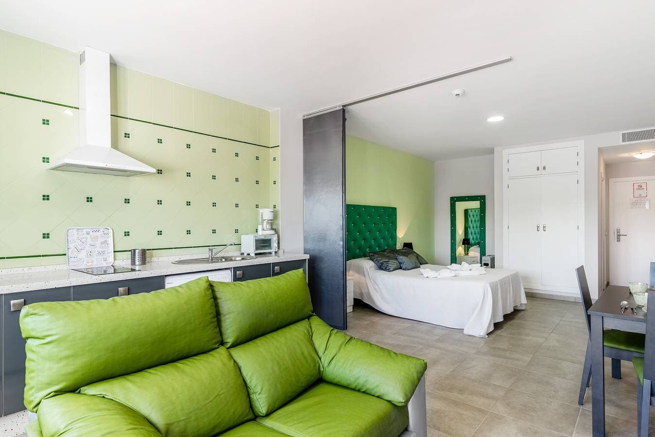 Foto 10 von 23: Modern, mit Dachterrasse und in unmittelbarer Nähe zum Strand - Apartamento La Caracola