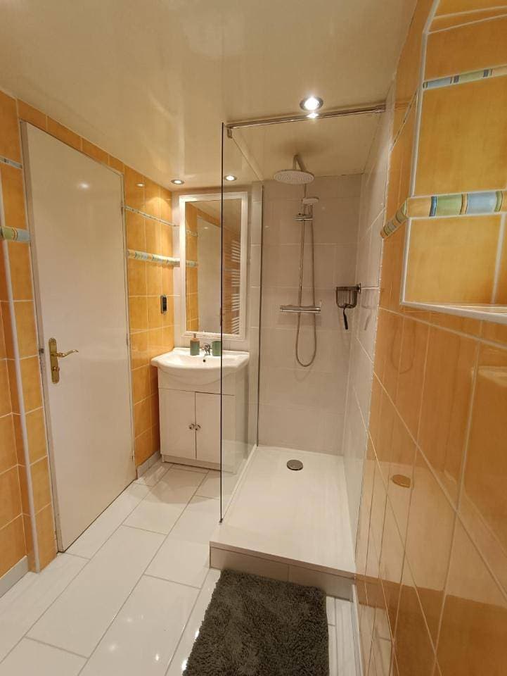 Foto 6 von 68: Two-Bedroom Apartment