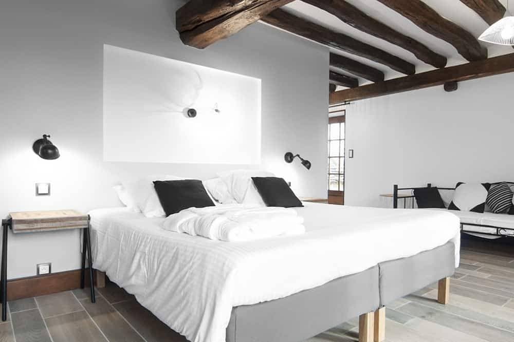 Foto 6 von 30: Dreibettzimmer-Deluxe-Ensuite-Gartenblick-Avec Sauna