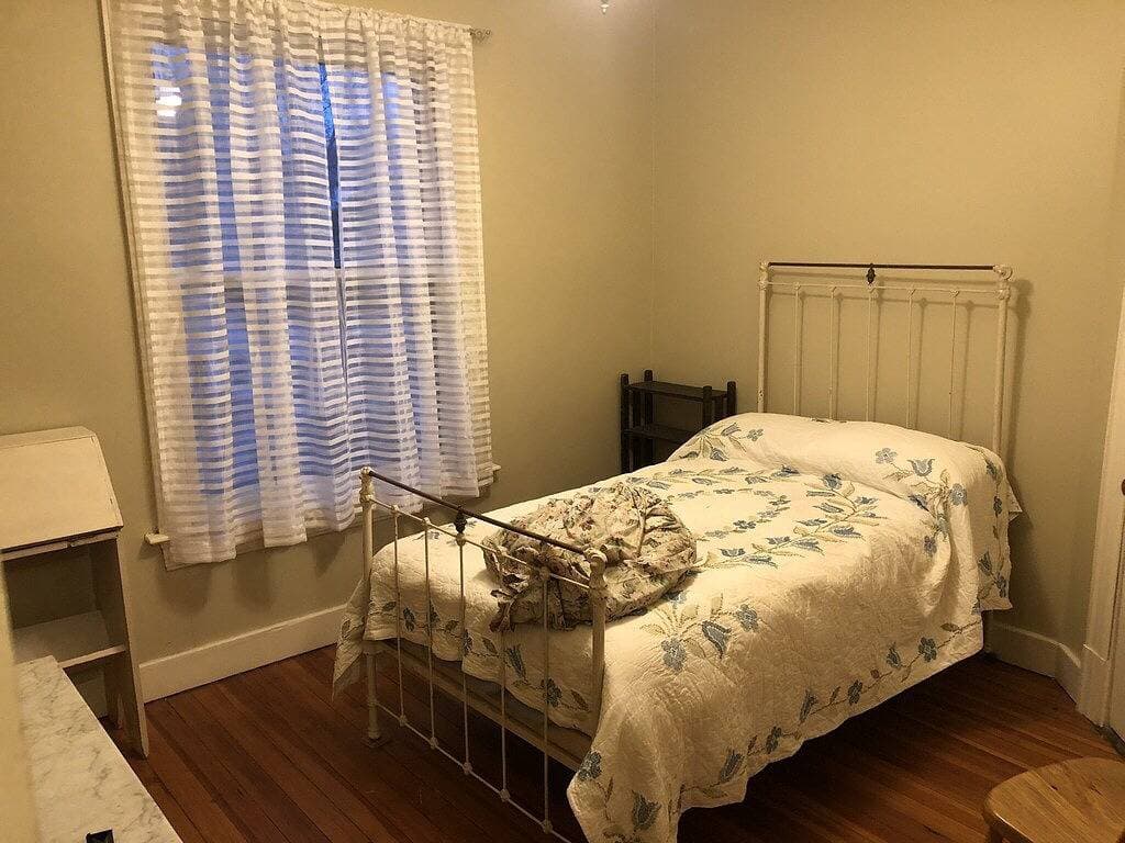 Restored 1906 3-Bedroom Townhouse Overlooking the Mississippi River unit #1. 1