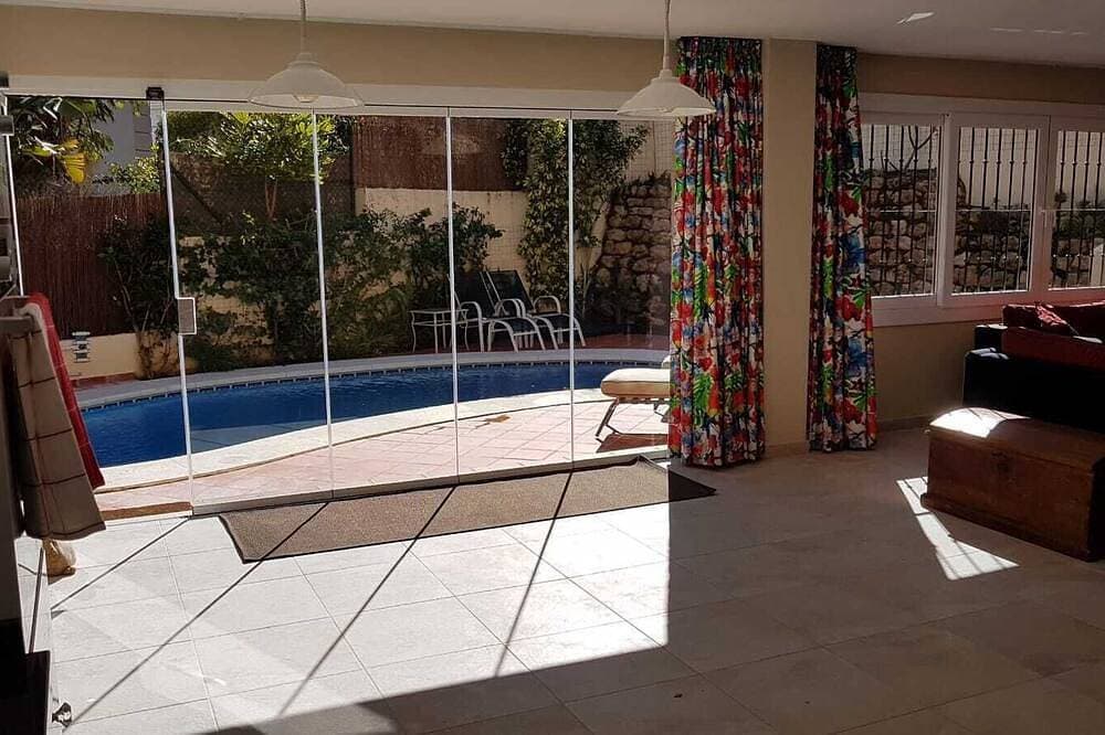 Foto 9 von 30: Große, voll ausgestattete 2-Zimmer-Wohnung mit privatem Pool, in der Nähe von Marbella