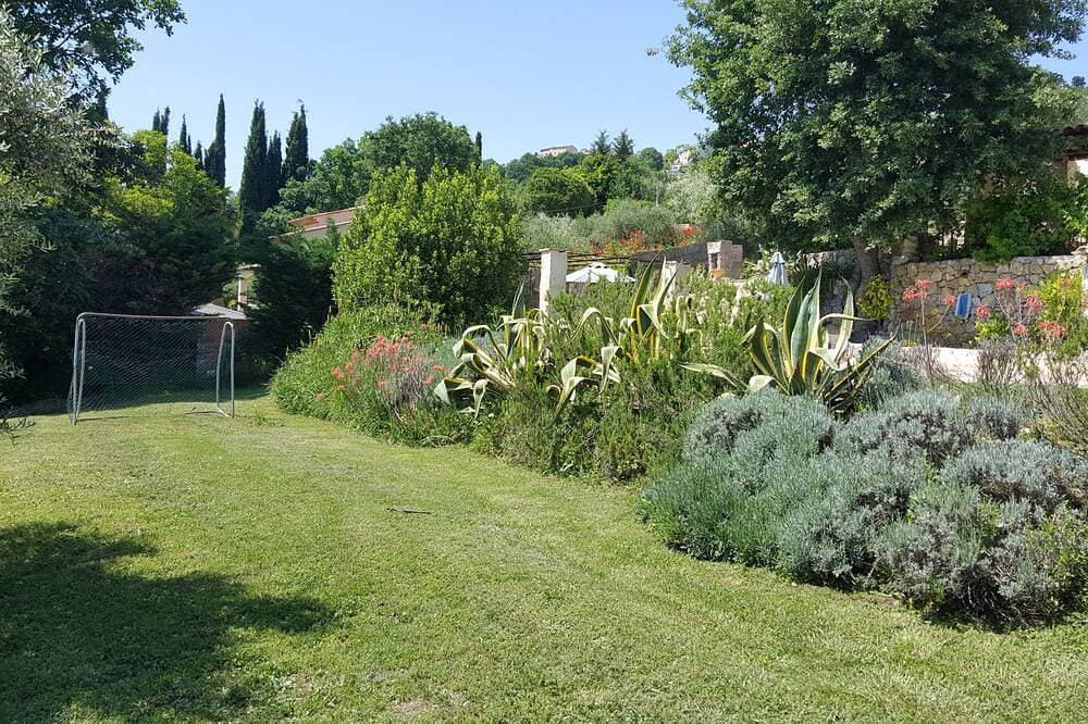 Foto 9 von 29: Bauernhaus Mit Charme ruhig, Ausblick Esterel, 4/5 Personen