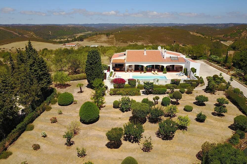 Foto 10 von 30: Villa (eingezäuntes Grundstück von 1 ha - ruhige Lage)