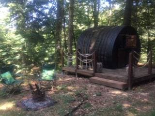 Foto 7 von 33: Blockhütte für 2 Personen mit Balkon
