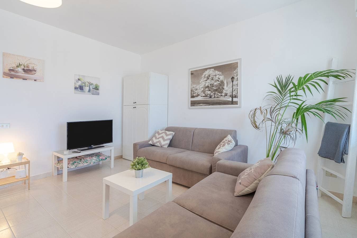 Foto 4 von 38: Ferienhaus „Villa Clara“ mit Meerblick, überdachter Terrasse und Garten