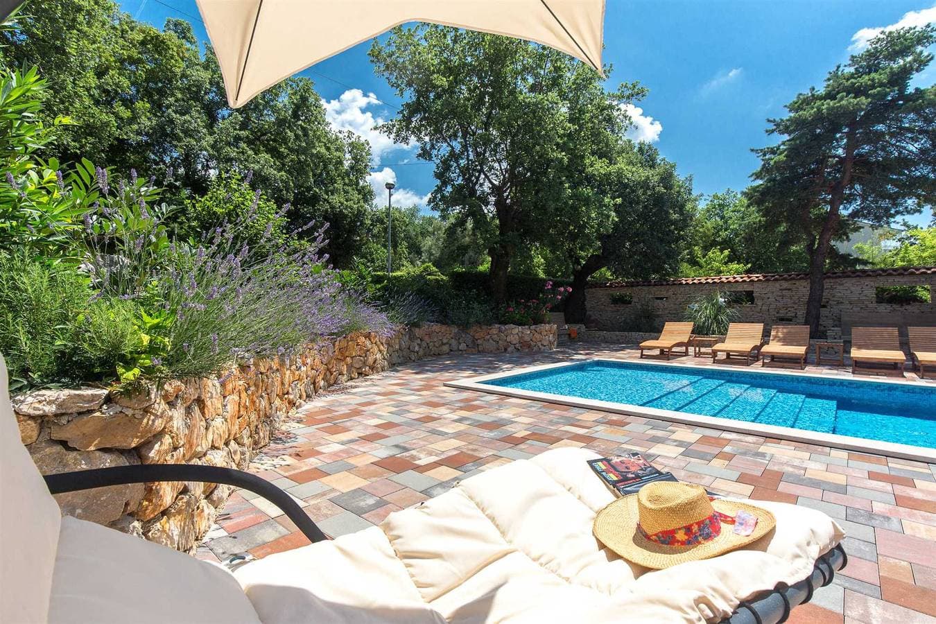 Foto 4 von 29: Ferienwohnung Antonia 2 mit Pool