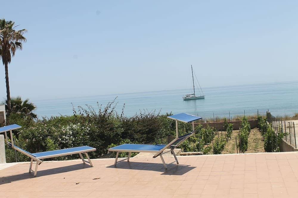 \"Villa Angela\", eine terrasse mit blick auf das meer. 1
