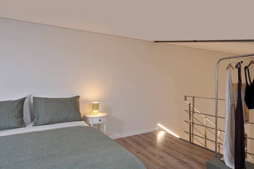Foto 4 von 22: Nisis II – Urban Loft Surrounded by Nature