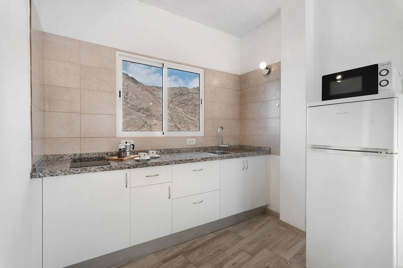 Foto 10 von 29: Vv La Era II mit Meerblick, Balkon, WLAN und Klimaanlage