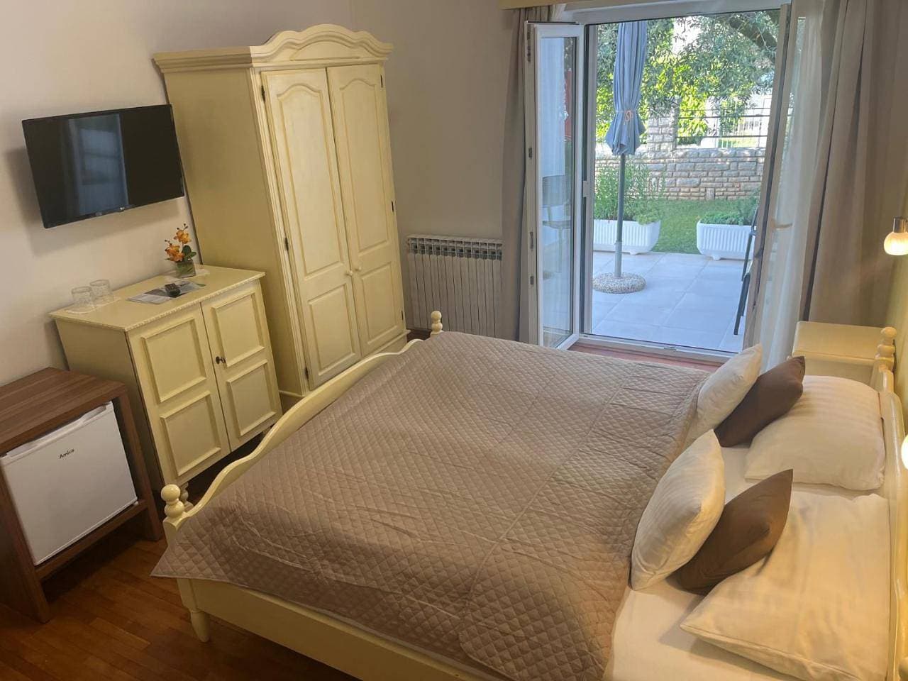 Foto 6 von 13: Double Room with Private Bathroom