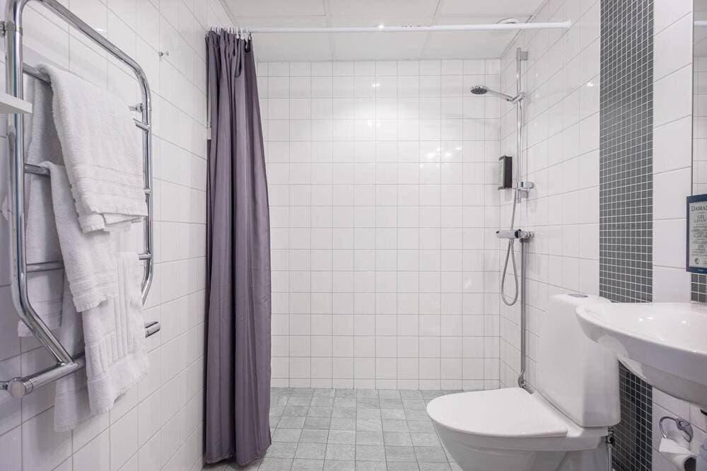 Foto 5 von 15: Double Room with Private Bathroom