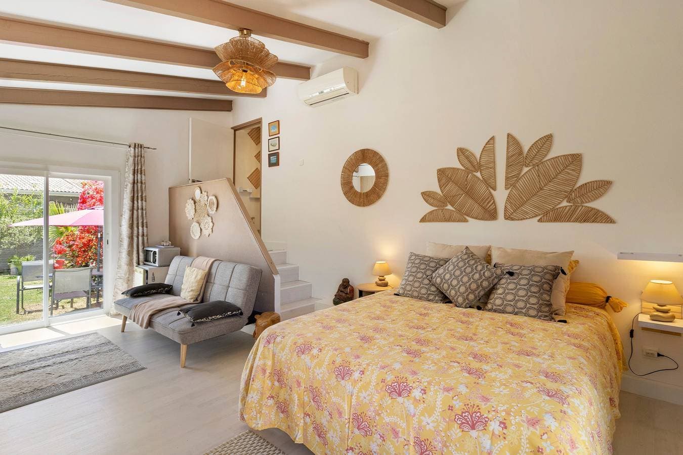 Foto 6 von 22: Gästezimmer „Le Pape - Chambre“ mit Meerblick, WLAN und Klimaanlage