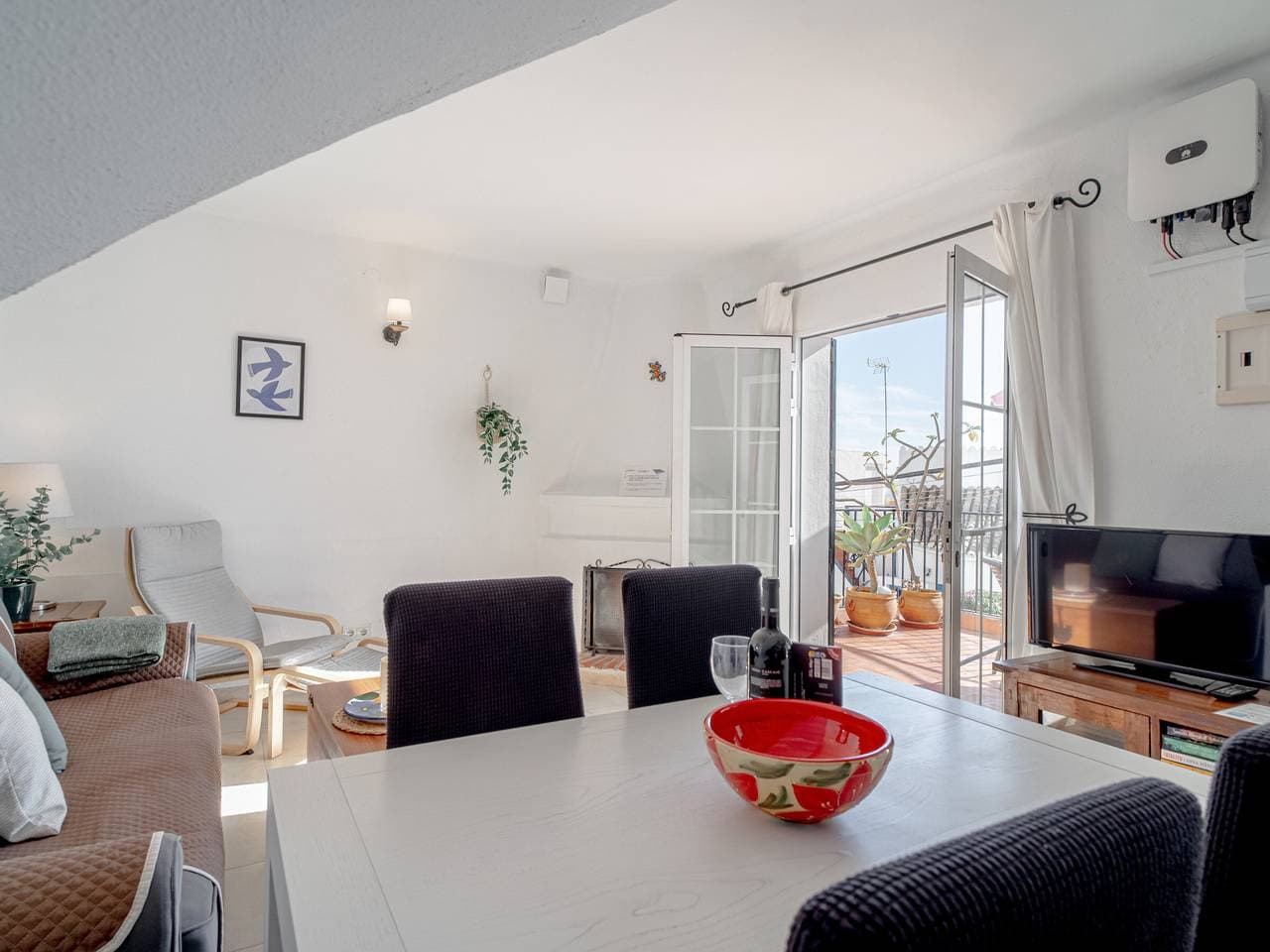 Foto 7 von 36: Gepflegtes Ferienhaus in Nerja mit Pool, Terrasse & Klimaanlage, 500m vom Strand.