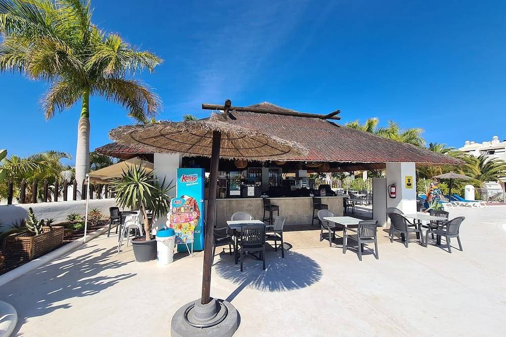 145 m2 apartment with complex view, bar-restaurant, swimming pools, sea 300 m from the sea 1
