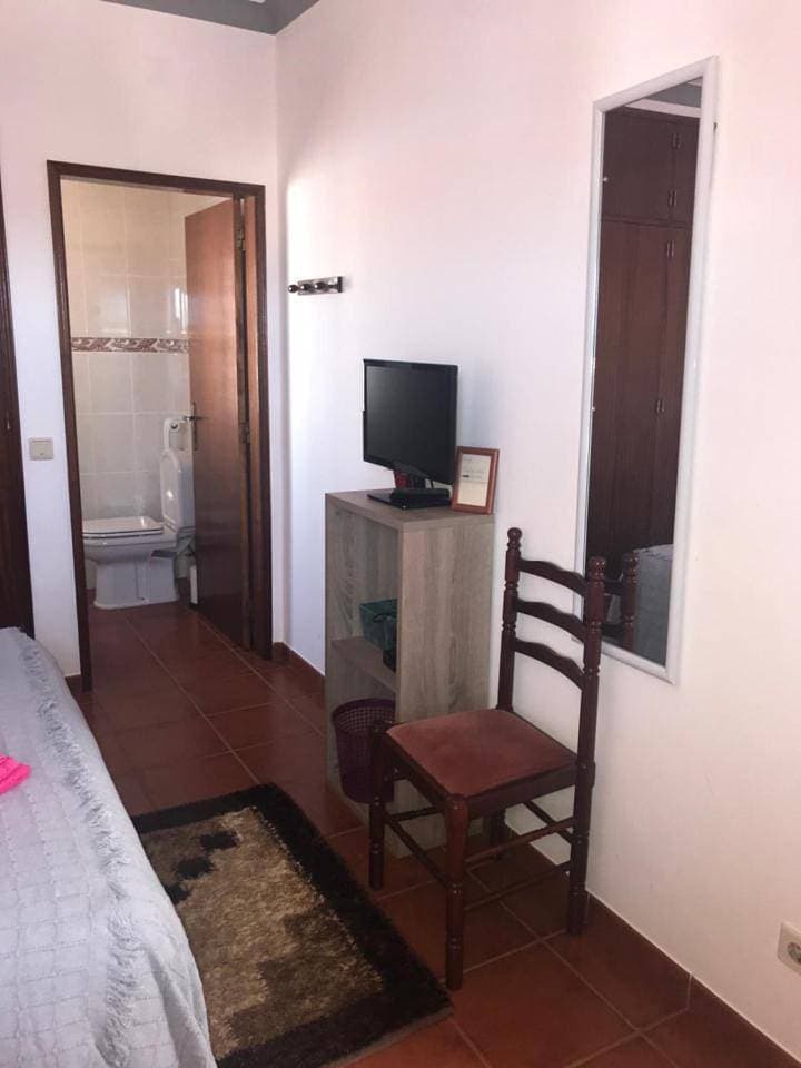 Foto 9 von 18: Double Room with Private Bathroom