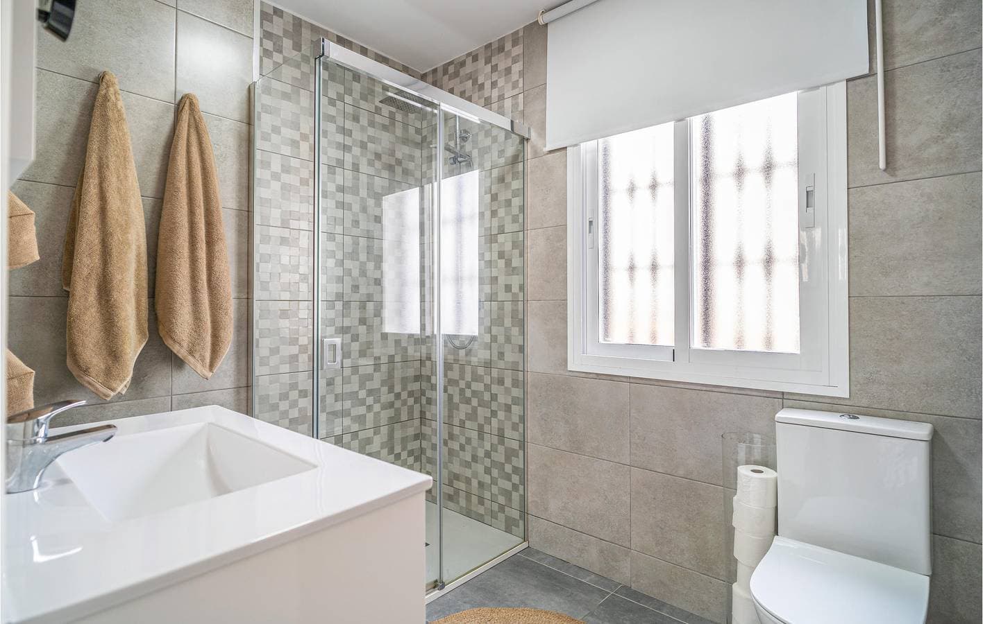 Foto 9 von 20: Apartment mit Meerblick, Parkplatz, Pool, Terrasse & WiFi
