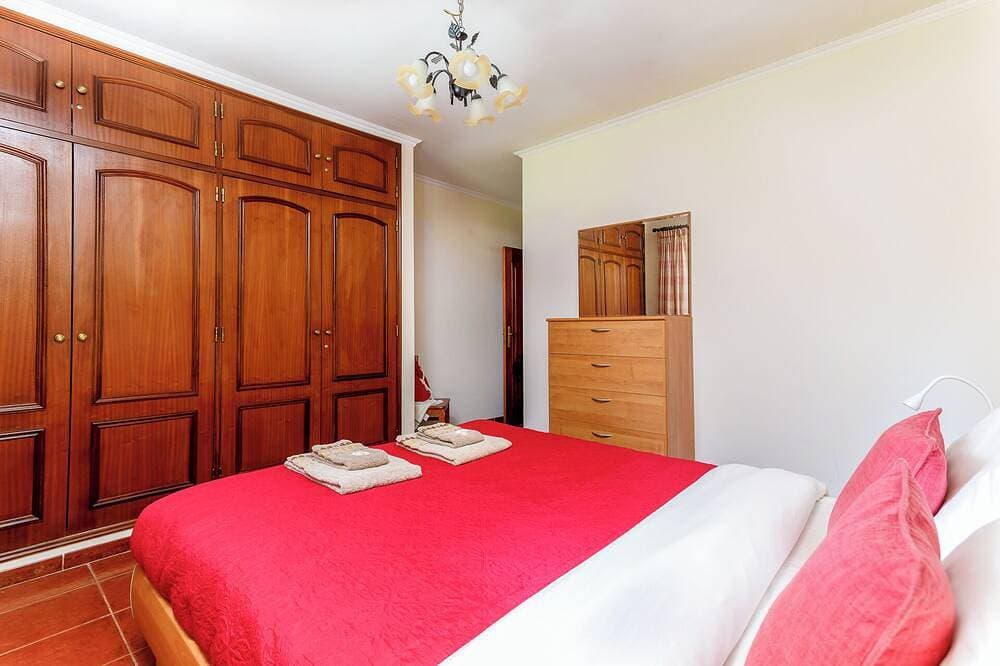Foto 4 von 30: Charmanter, freistehender Bungalow mit privatem Pool, 5 Minuten von Praia Verde 94153 / Al entfernt