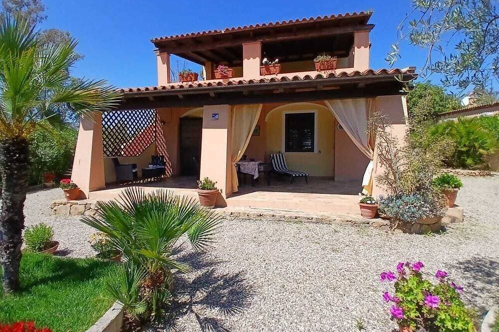 Vacation home between the countryside and the sea 1