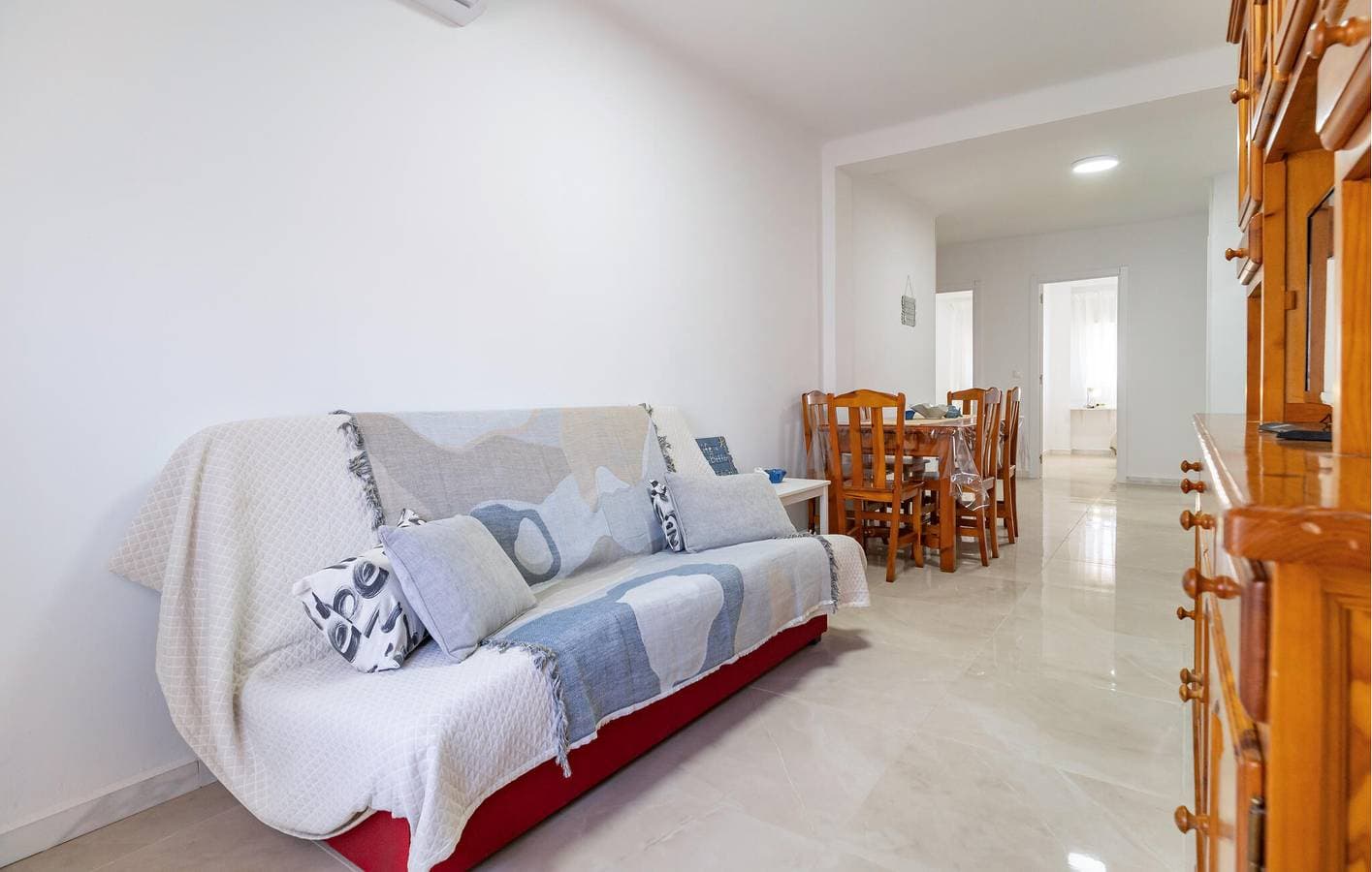 Foto 5 von 20: Glücklich am Strand: Modernes Apartment mit WiFi & AC