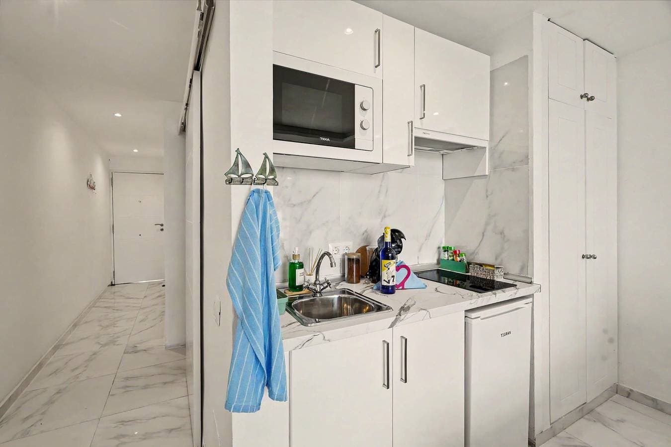 Foto 9 von 23: Ferienapartment 'Suit Atlántica' mit Meerblick, Pool und WLAN