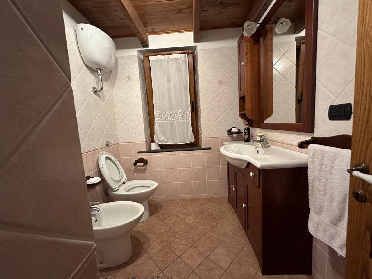 Foto 11 von 62: Three-Bedroom House
