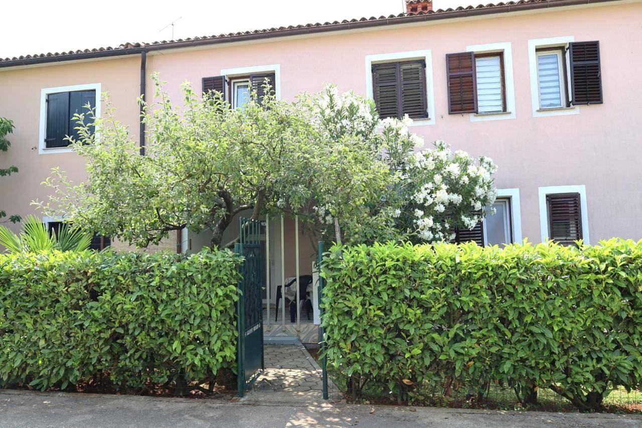 ANA house with apartments 1