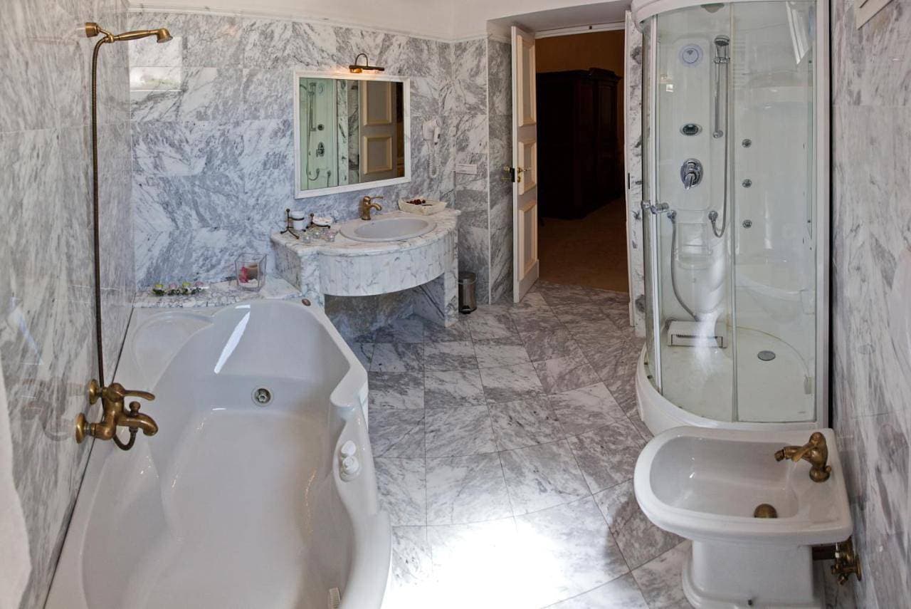 Foto 7 von 11: King Room with Spa Bath
