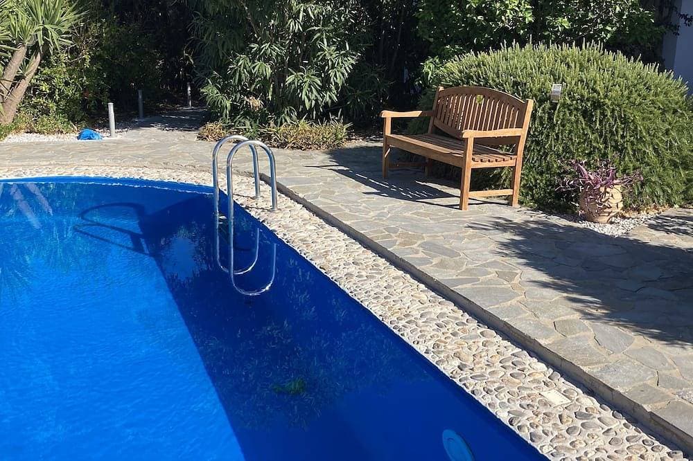 Freistehende traditionelle Villa mit 2 Schlafzimmern, atemberaubender Aussicht und Pool.<br>Ab £ 60 1