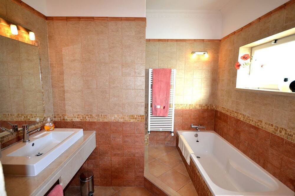 Foto 5 von 30: Luxuriöse Privatvilla mit Infinity-Pool