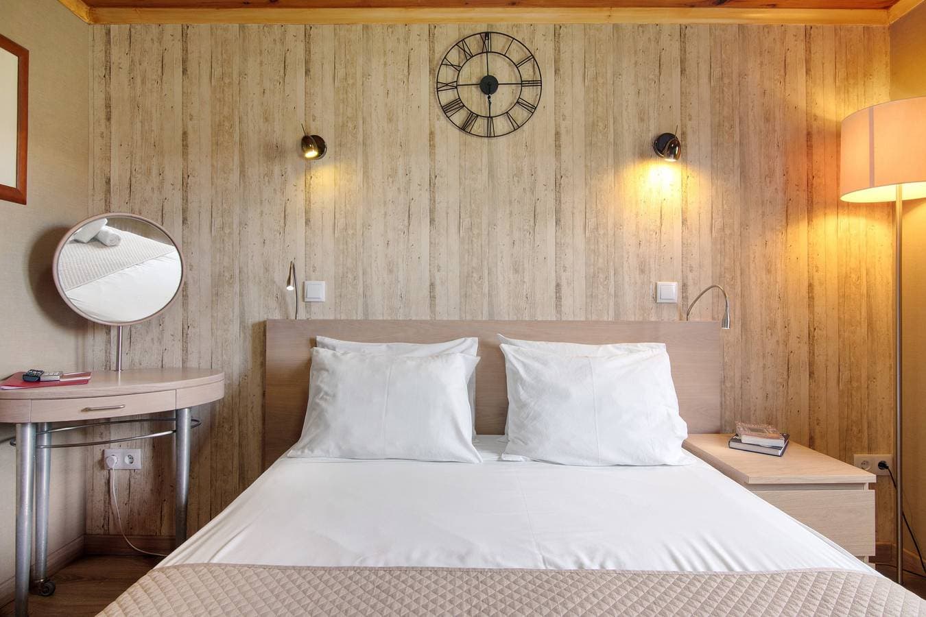 Foto 3 von 33: Zimmer 'Quarto Casal Standard 201' mit gemeinsamer Terrasse, WLAN und Klimaanlage
