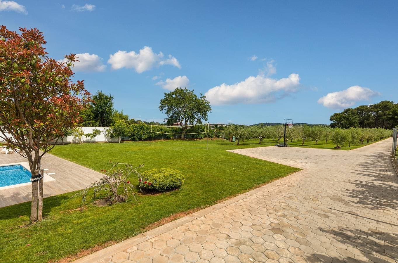 Foto 11 von 58: Eine wunderschöne Villa mit privatem Pool in der Nähe des Meeres.