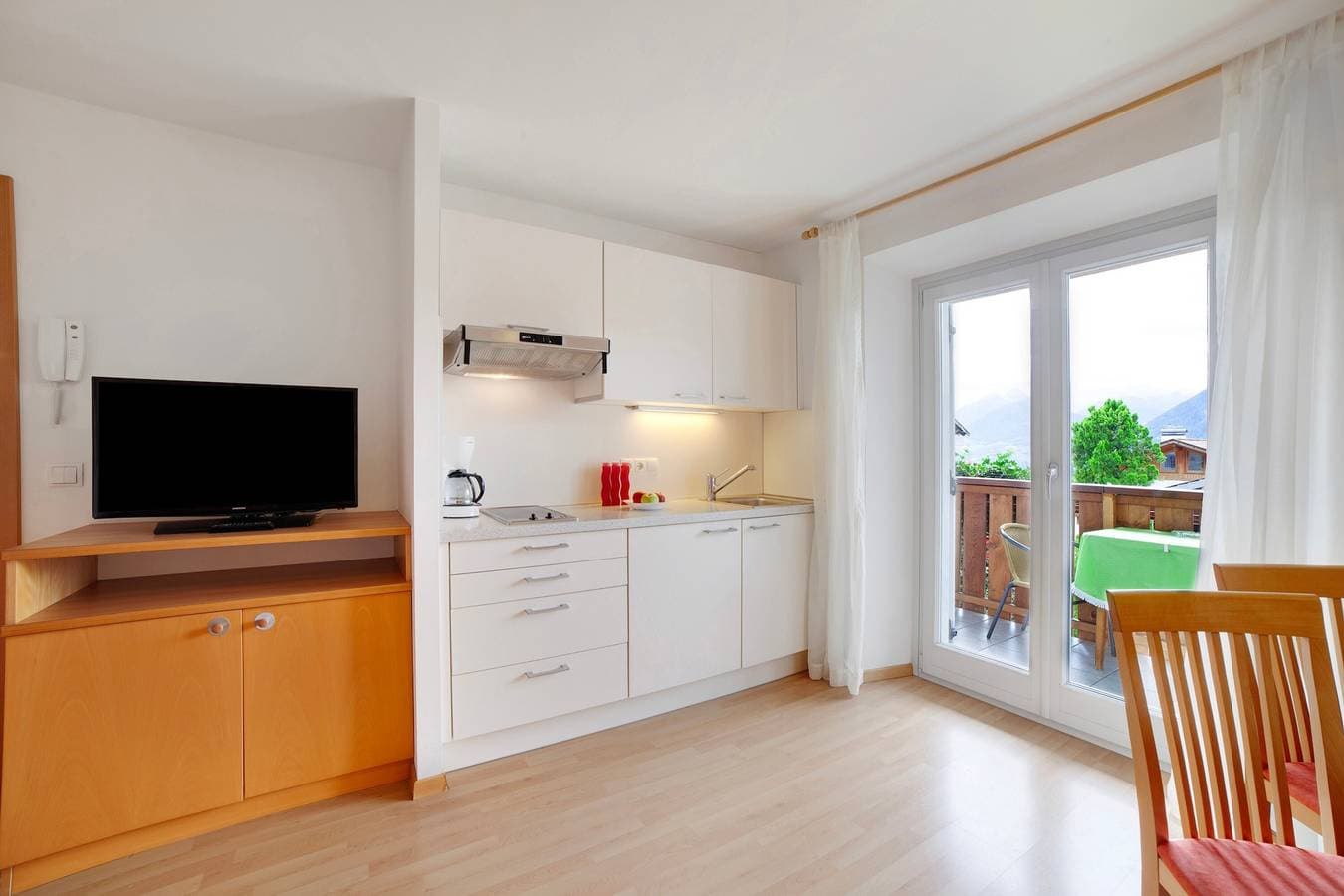 Foto 6 von 26: Ferienwohnung "Mosttragerhof Appartment Large" mit Bergblick, Gemeinschaftspool und WLAN
