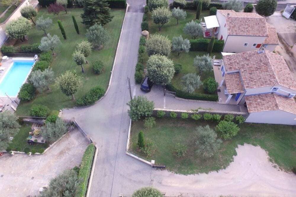 Foto 11 von 26: - Die Pitcholine En Provence *** Sportlicher Und Blumiger Garten - Pool - Komfort