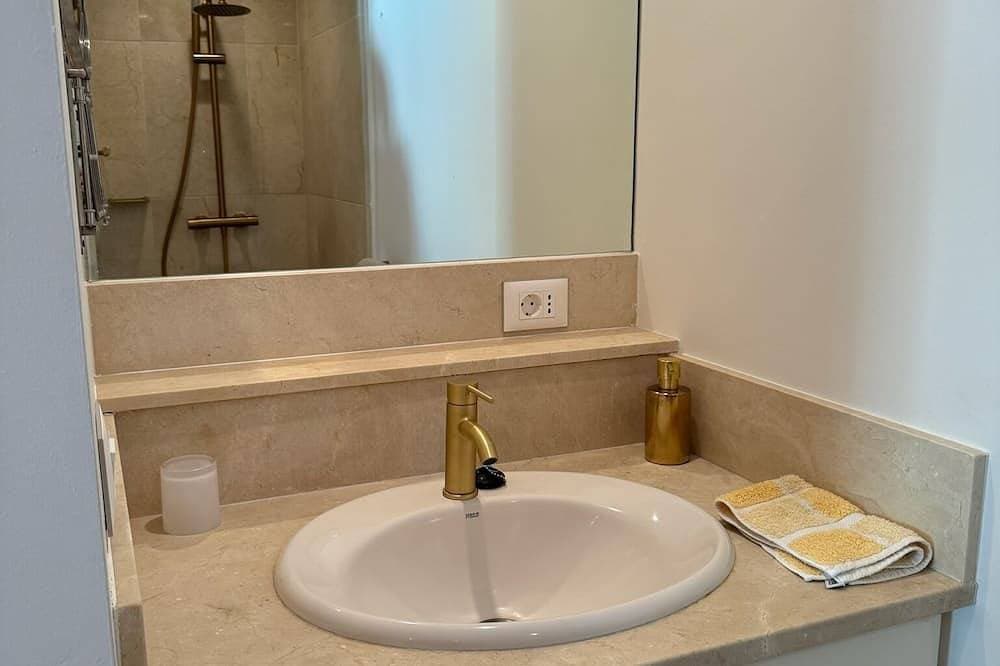 Foto 9 von 30: Luxuriöse, lichtdurchflutete Villa mit Pool, 50 m vom Meer entfernt