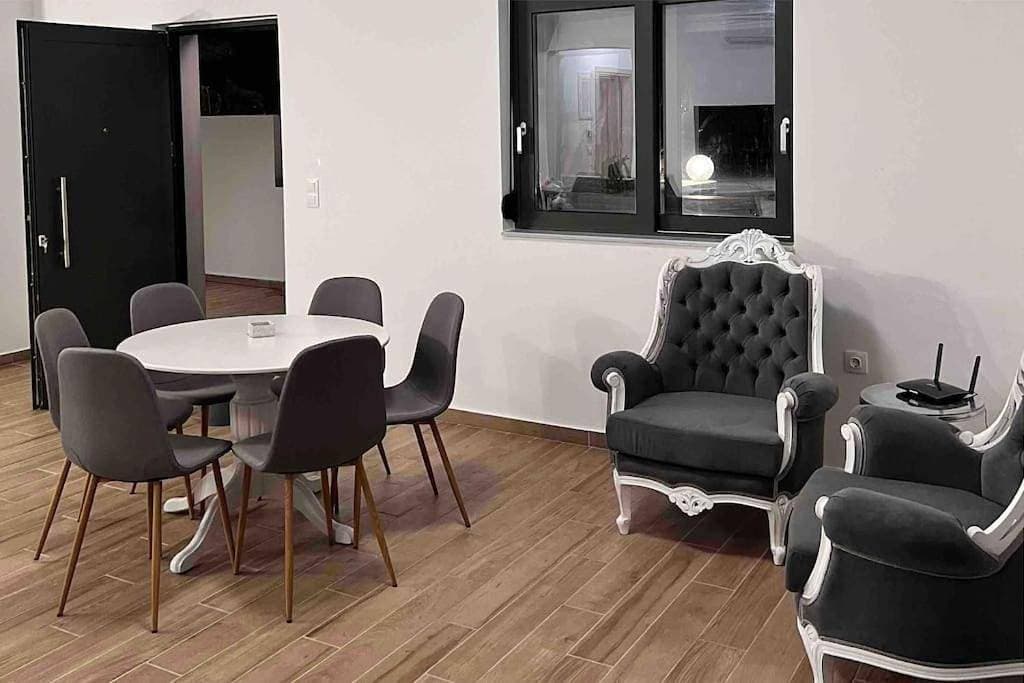 Foto 12 von 32: Three-Bedroom Apartment
