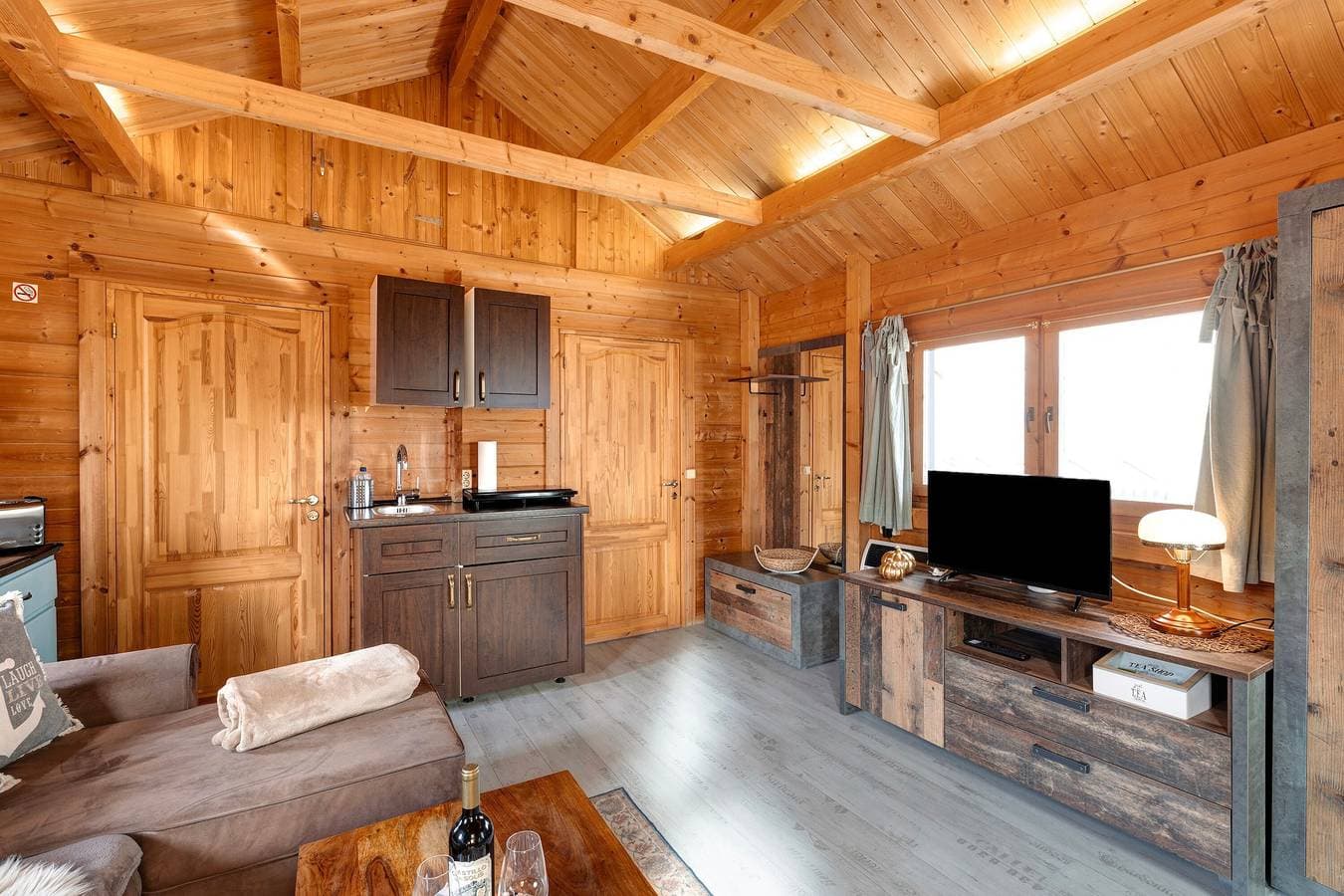 Foto 4 von 10: Ferienwohnung 'Ferienhaus Seebrise - Marina Mücheln' mit Seeblick, Wi-Fi und Klimaanlage