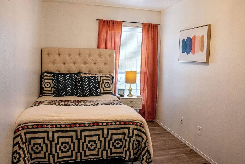 A sweet stay on Cherrywood Square 1
