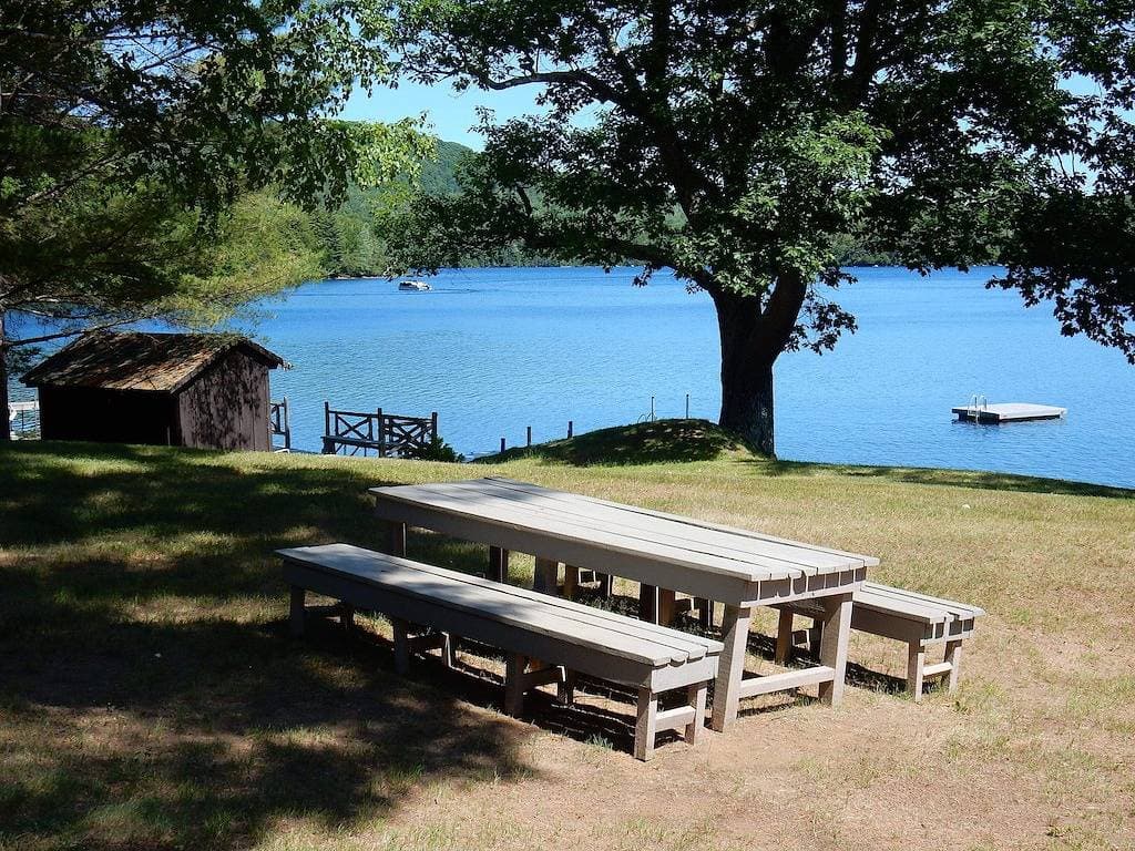 Foto 4 von 10: Das Liebesnest - eine gemütliche Blockhütte am See
