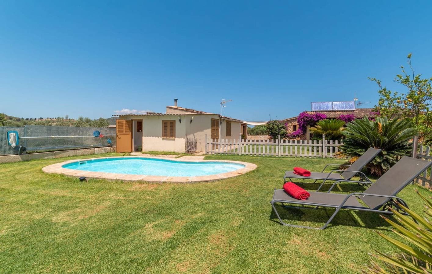 Foto 5 von 37: Palm Oasis Rückzugsort: Pool, WiFi, Küche, Nähe zum Strand & Stadt