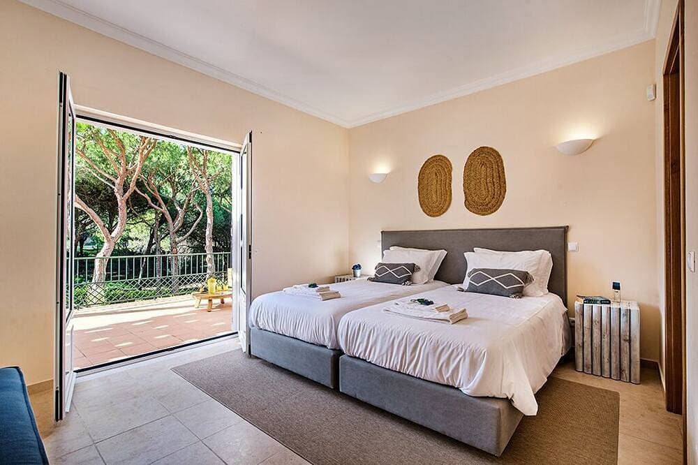 Foto 2 von 30: Geräumige Villa mit Pool in Praia Verde, zu Fuß zum Strand, mit kostenlosem WLAN
