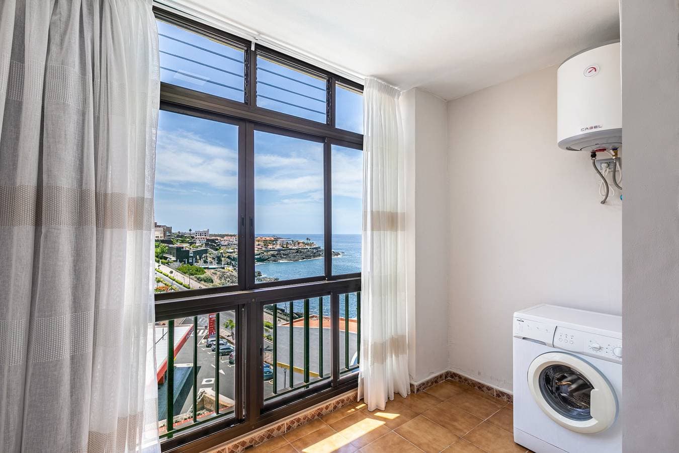 Foto 4 von 26: Ferienhaus 'Vivienda Vacacional Playa La Arena' mit Meerblick, Gemeinschaftspool & WLAN