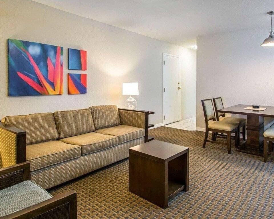 Foto 2 von 10: Ormond Beach | Romantic Beach Retreat | Pool + Beach