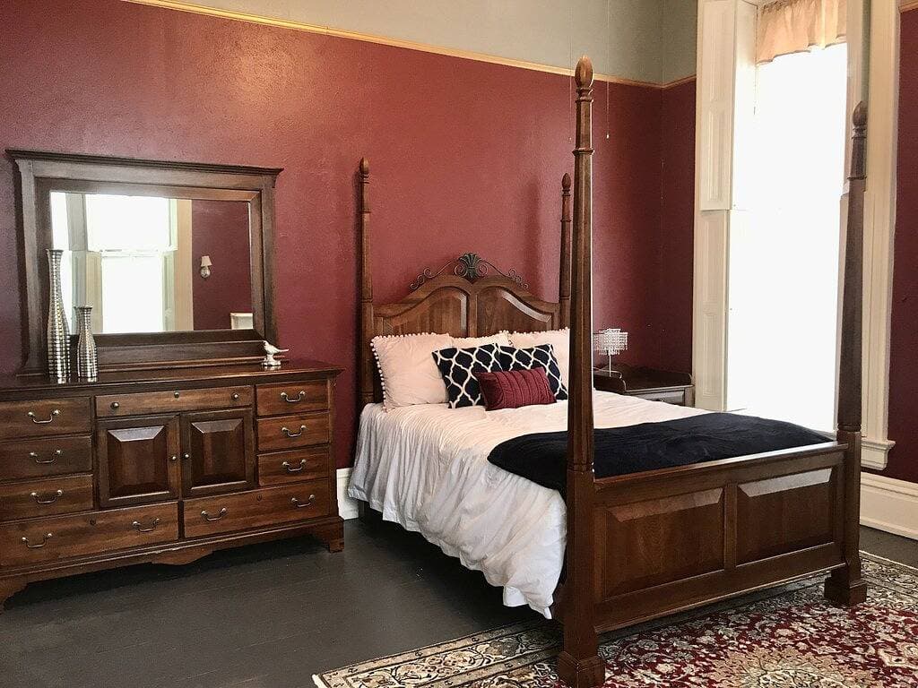 Foto 7 von 13: Historic Mansion, Minutes from Downtown