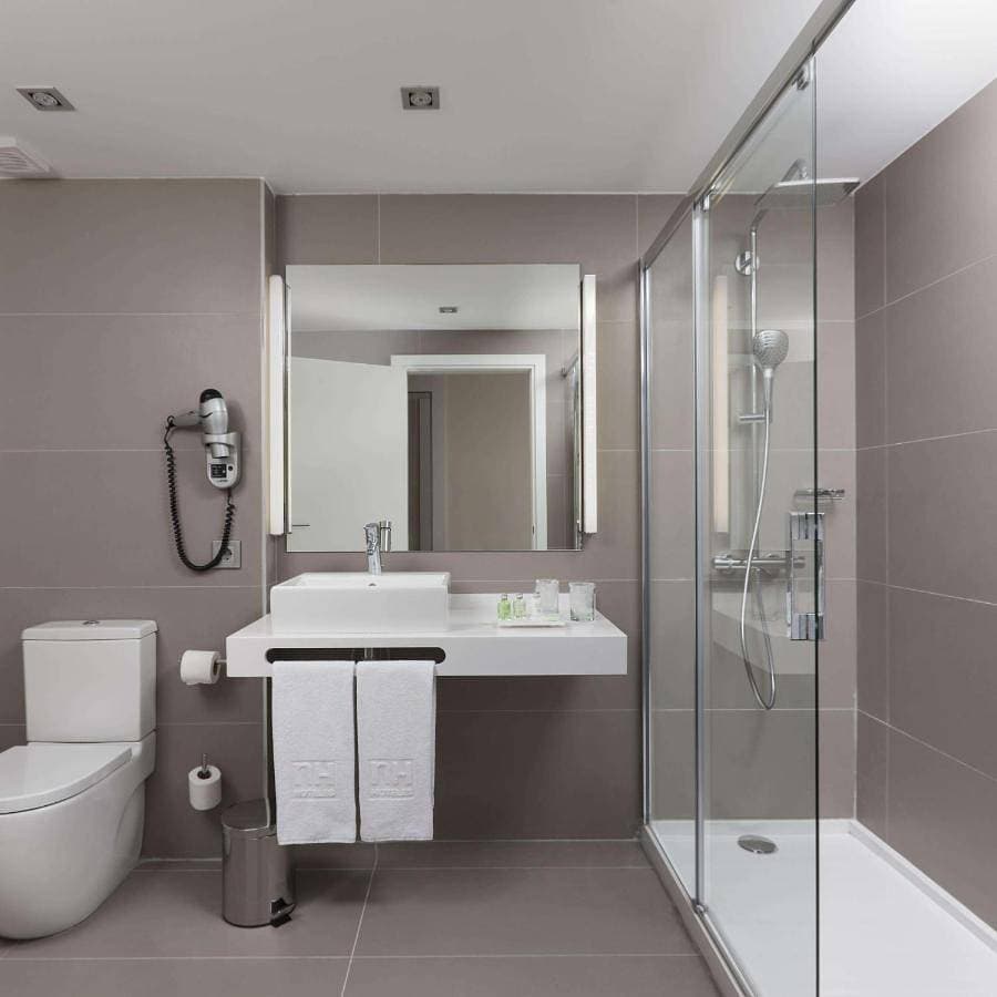 Foto 3 von 10: Standard Double or Twin Room with Extra Bed (2 Adults + 1 Child)